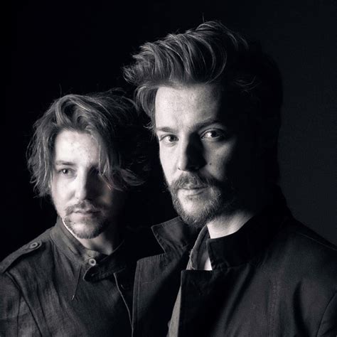 Sonohra - Cinco mil manos (English translation)