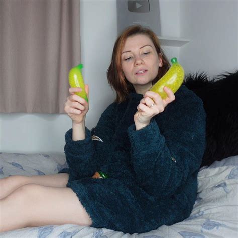 Banana Squishies, Leg Skin Sounds, Whisper Ramble, Personal Attention - Patreon Tease - Jodie ...