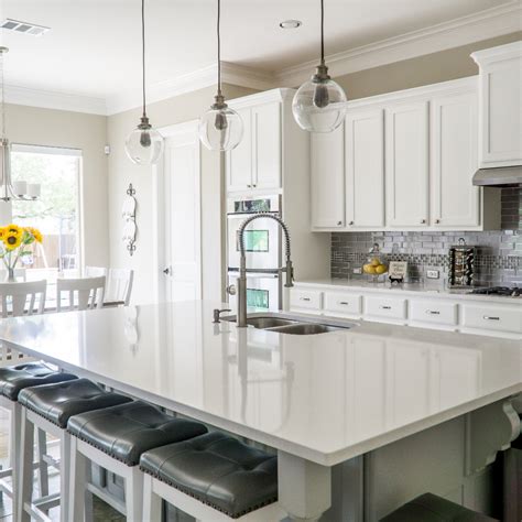 Solid Surface vs Quartz Countertops - Which Is Right for You?