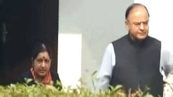 LoC टेंशन : एनएसए ने सुषमा-जेटली को दी जानकारी