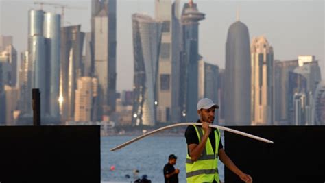 Qatar official says '400-500' died in labour accidents