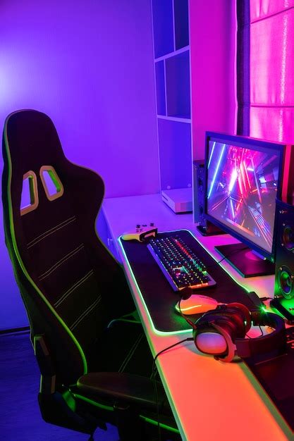 Gaming setup with rgb keyboard | Free Photo