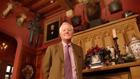 British baronet offers 66K pound a year for good womb