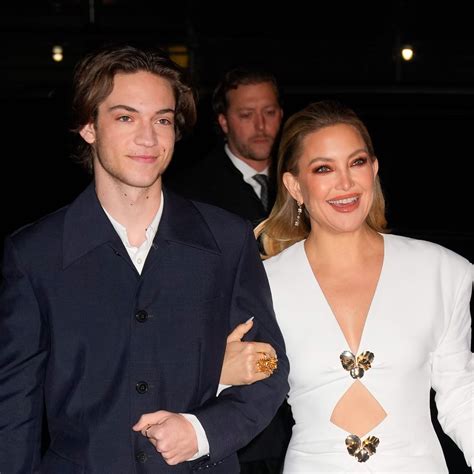 Goldie Hawn eclipsed by super tall grandson, Ryder, in new family photo with mom Kate Hudson ...