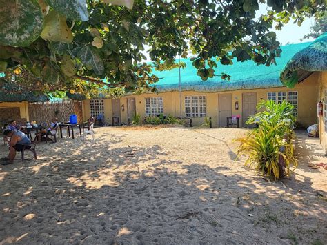 ARINAYA WHITE BEACH RESORT (Pagudpud, Ilocos) - Hotel Reviews & Photos ...