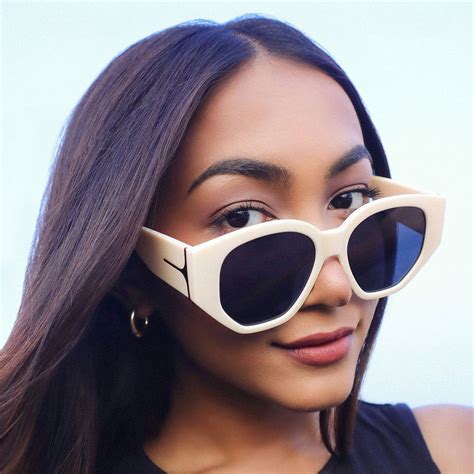 Buy Pipa Bella by Nykaa Fashion Statement Solid White Wayfarer ...
