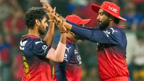 MI vs RCB: भुवनेश्वर कुमार ने रचा इतिहास, IPL का ऑल टाइम महारिकॉर्ड ...