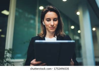 Banker Using Computer 的图像结果