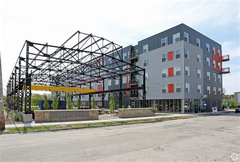 https://images1.apartments.com/i2/XnLpE0Gil7jnHpnOPgxLD-DGDKs0v1K3ebSrFHMKDfo/116/stitchweld-milwaukee-wi-primary-photo.jpg