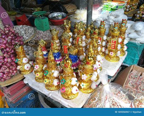 Vietnamese Religion Altar Tropical Southeast Asia Central Vietnam Hue ...