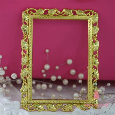 Curved Golden Frame - Small – CRAFTERS CORNER