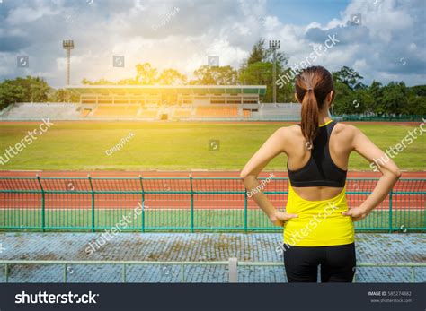 Woman Running Back View 的图像结果