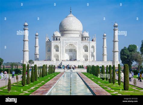 Taj Mahal People 的图像结果