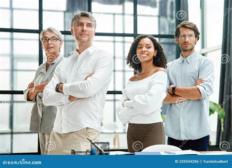 People Standing in an Office HD 的图像结果