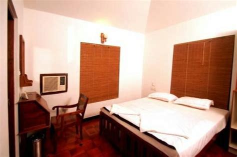 CLOUD 9 HOLIDAYS LAKE RESORT (Kumbalam) - Guesthouse Reviews & Photos ...