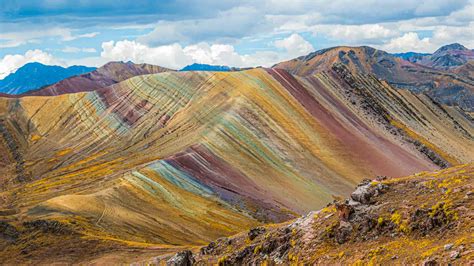 US Magazine highlights the Rainbow Mountain Range in Palccoyo, Cusco