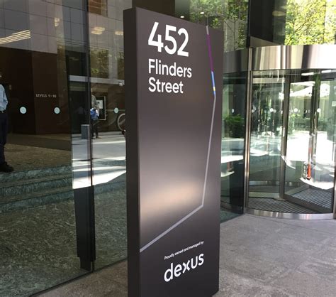 Pylon Sign Design 的图像结果