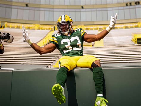 Download NFL Running Back Aaron Jones Wallpaper | Wallpapers.com