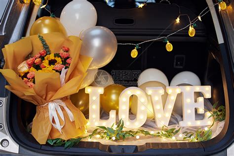 蹭车带什么小礼物最新素材