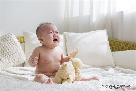 两个月婴儿哭闹高峰期（一月睡二月哭）-幼儿百科-魔术铺