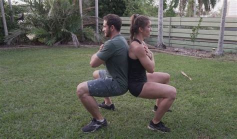 गर्लफ्रेंड के साथ करें ये 5 बॉडी वेट वर्कआउट, सॉलिड बॉडी के साथ बनी ...