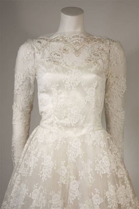 Vintage Lace Wedding Gown with Scalloped Edges and Long Sleeves Size Small For Sale at 1stDibs ...