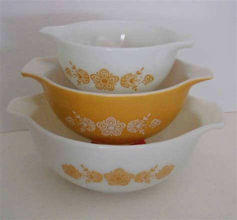Vintage Pyrex Mixing Bowl set in the Butterfly Gold Pyrex pattern from ...