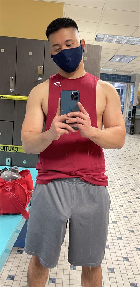 Free balling at the gym | Scrolller