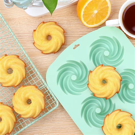 Watch 6-Cavity Bundt Cake Silicone Pan on Amazon Live