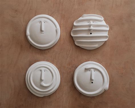 Connecting, Wandering, Protecting and Sighting Mixed Feelings: Wall ...