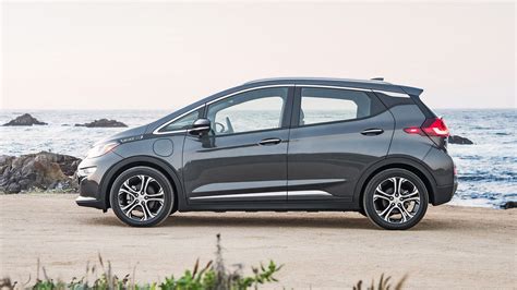 2017 Chevrolet Bolt EV promises 238-mile range