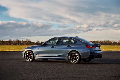 The new BMW 330i Sedan – Exterior & Interior (05/2024)