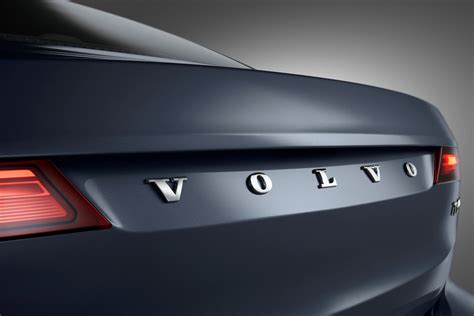 Volvo unveils 2016 S90 luxury sedan