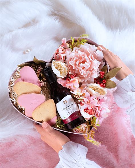 Shop Personalised Gifts Online India | The Knot Company