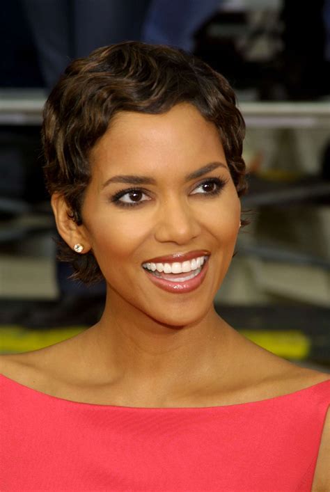 25 Halle Berry Short Hair Looks
