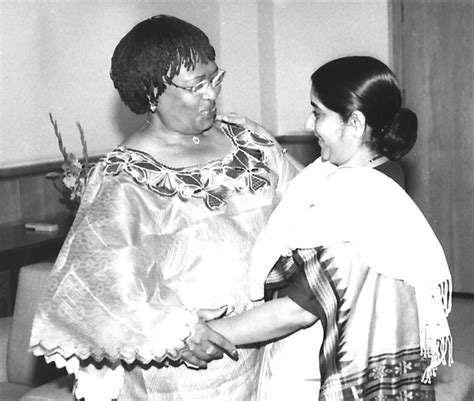 Frases de Manto Tshabalala-Msimang | Frases de famosos