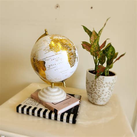 Barbados Laminated White Globe – VIIVAZ
