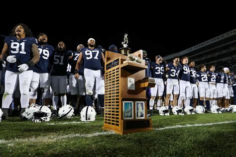 The odd relationship between NIL, books, and Penn State football