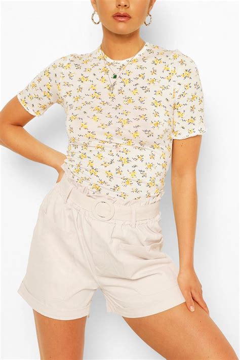 Top à ourlet froncé imprimé à petites fleurs | boohoo FR