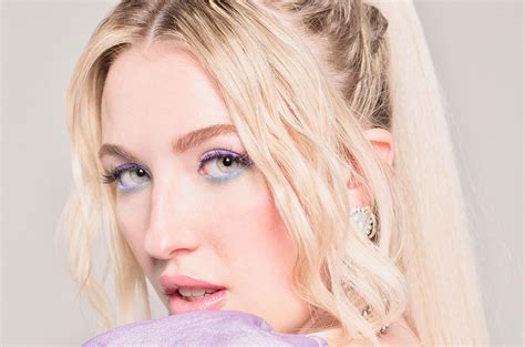 Ellie Moore Official