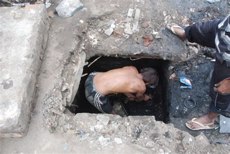 Bihar: Family Of Four Dies Of Asphyxiation Inside Septic Tank - The Wire