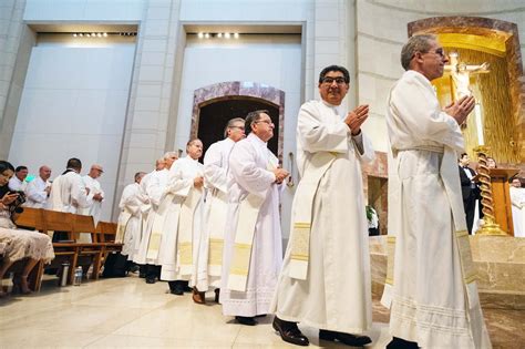 Inviting men in the pews into a journey to serve the Church as deacons ...