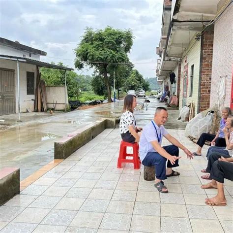 西安红光路简家村新村污水管道被挖断 污水倒流臭气熏天_腾讯新闻