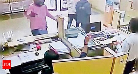Sachin: Four arrested for daylight bank robbery in Sachin | Surat News ...
