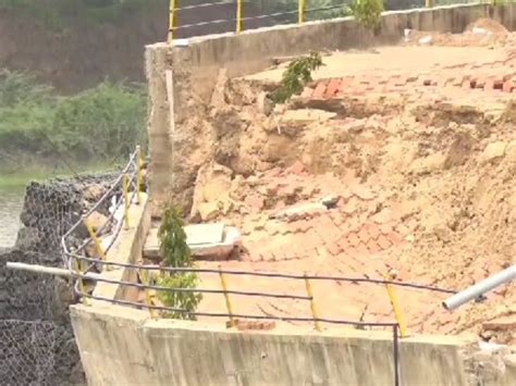 A 258-meter retaining RCC wall on the banks of Lake Lakumba in Kheda ...