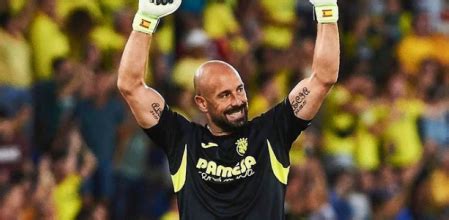 Pepe Reina, el 'loco de la portería' que no cesa: hoy cumple 40 años