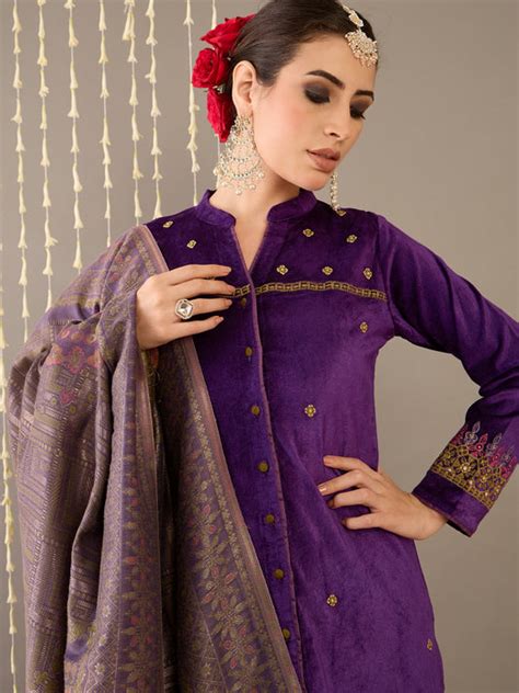 Zariya Velvet Kurta Set with Dupatta
