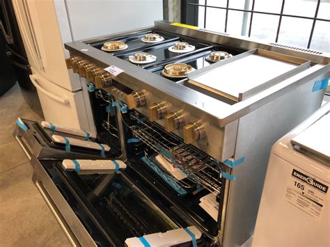 GE MONOGRAM 6 BURNER GAS STOVE 36"X48"X31" MODEL ZGP486NDT1SS- MISSING BURNER GRATES - Able Auctions