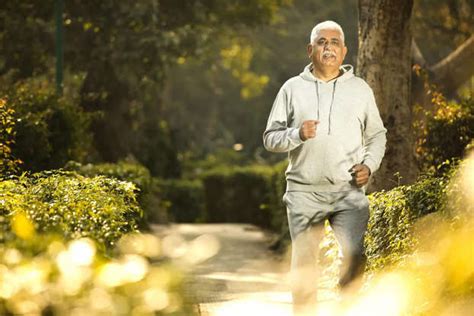 Morning walk vs evening walk: Which is better for weight loss?