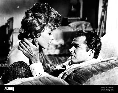 GUNFIGHT AT COMANCHE CREEK, from left, Laurie Mitchell, Audie Murphy ...